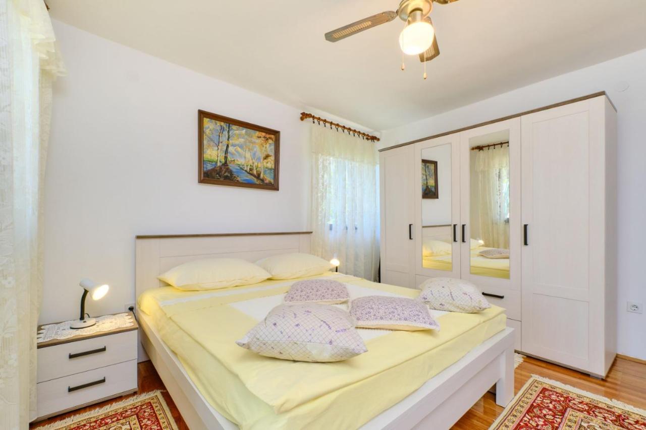 Apartman Ana Mali Losinj Bagian luar foto