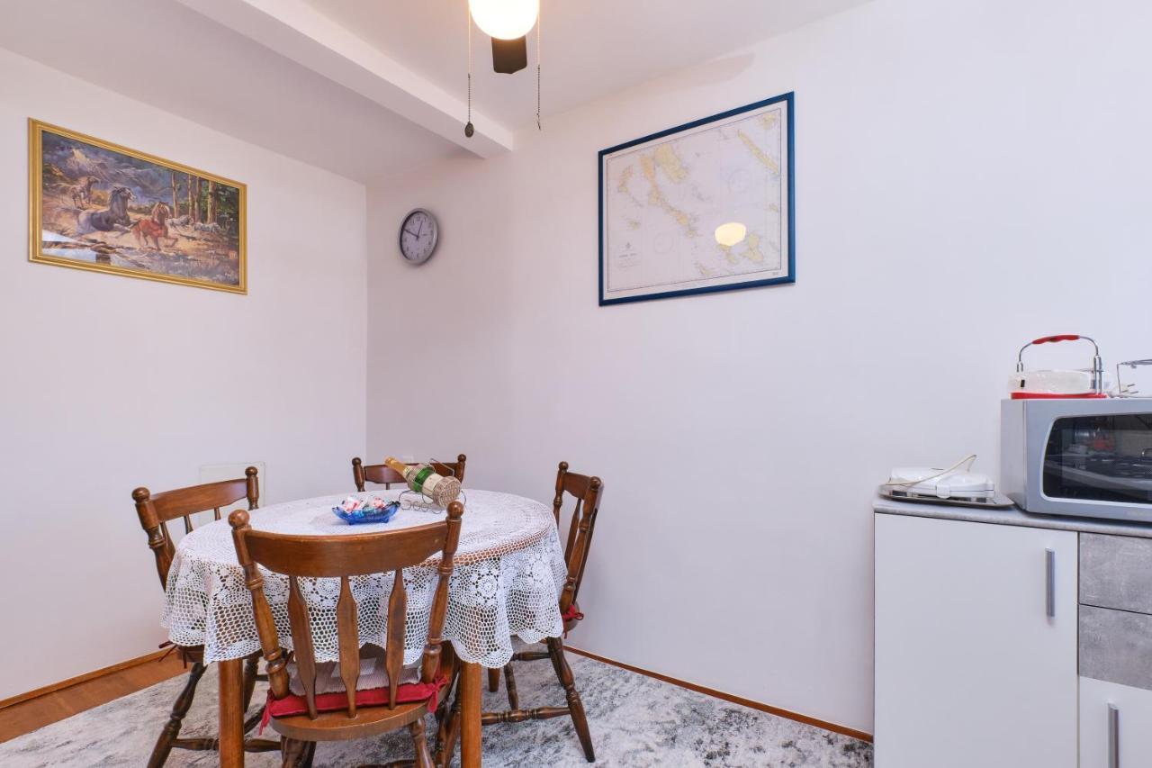 Apartman Ana Mali Losinj Bagian luar foto